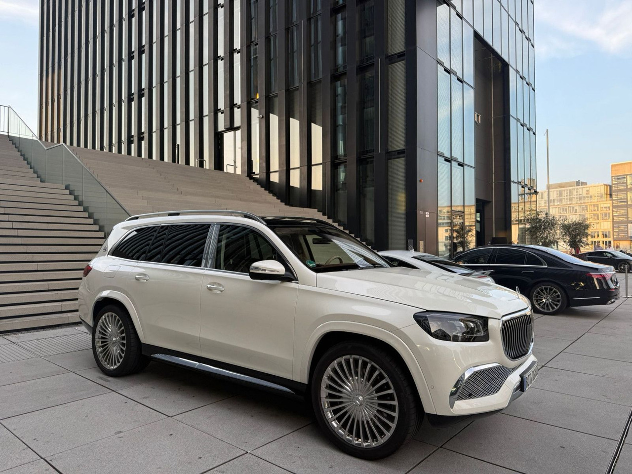 Mercedes-Benz GLS 600 Maybach 4Matic | 23 ZOLL | BURMESTER Mercedes-Benz GLS 600 Maybach 4Matic | 23 ZOLL | BURMESTER - SUV: slika 3 Mercedes-Benz GLS 600 Maybach 4Matic | 23 ZOLL | BURMESTER Mercedes-Benz GLS 600 Maybach 4Matic | 23 ZOLL | BURMESTER - SUV: slika 3