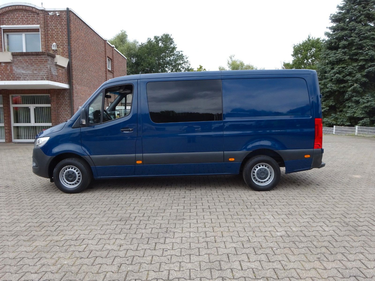 Mercedes-Benz Sprinter 316 CDI Kasten 4x2 - Furgon: slika 3 Mercedes-Benz Sprinter 316 CDI Kasten 4x2 - Furgon: slika 3