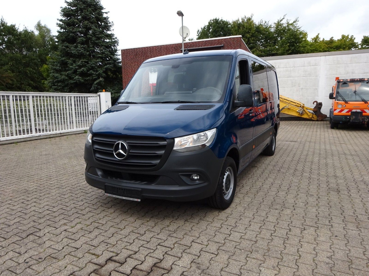 Mercedes-Benz Sprinter 316 CDI Kasten 4x2 - Furgon: slika 1 Mercedes-Benz Sprinter 316 CDI Kasten 4x2 - Furgon: slika 1