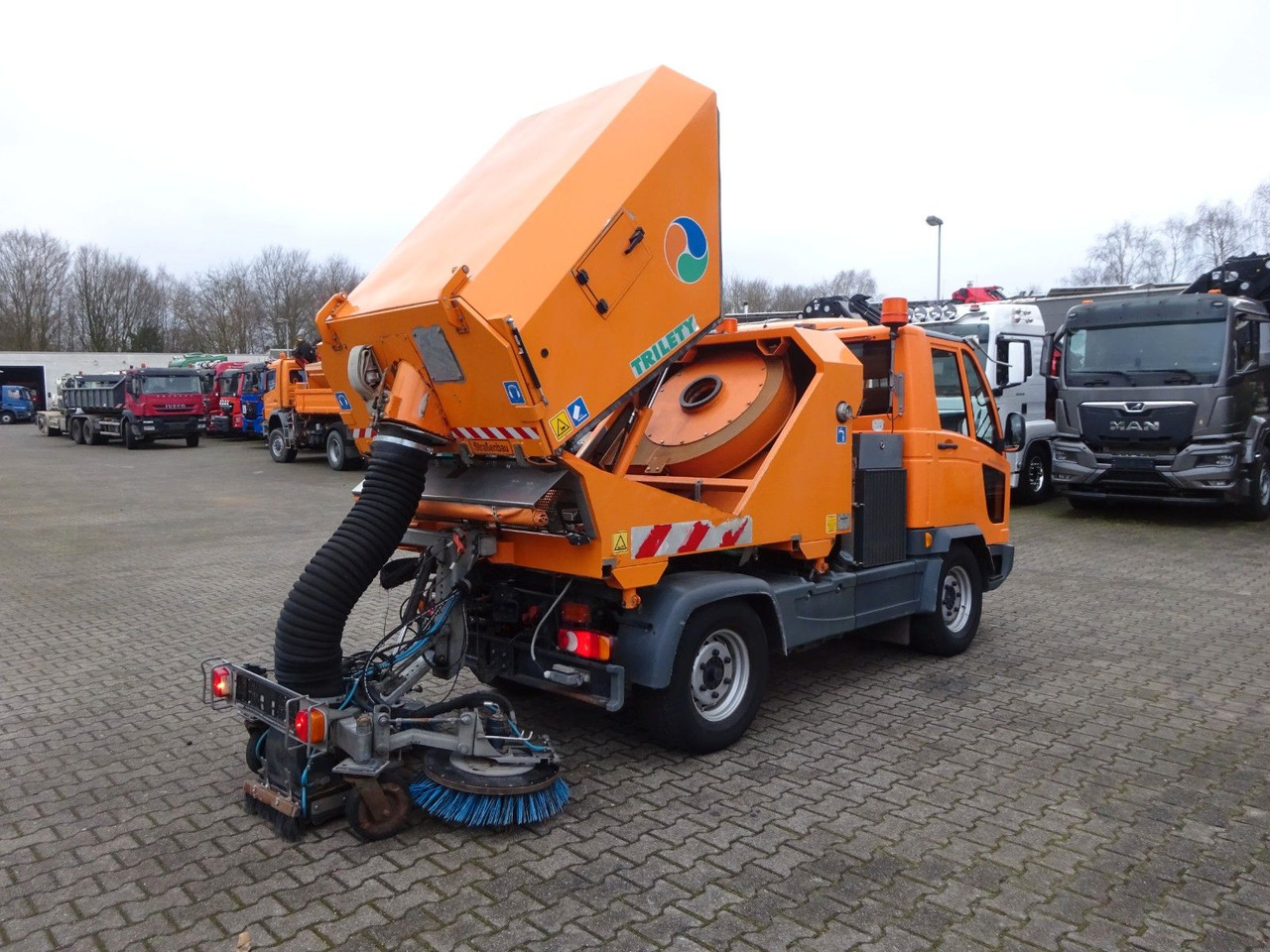 Multicar M30 HAKO FUMO Kehrmaschine+Kipper Wechsel-System - Dostavno vozilo prekucnik: slika 4 Multicar M30 HAKO FUMO Kehrmaschine+Kipper Wechsel-System - Dostavno vozilo prekucnik: slika 4