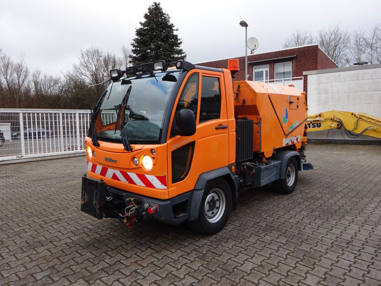 Multicar M30 HAKO FUMO Kehrmaschine + Schneeplatte 4x4 - Dostavno vozilo prekucnik: slika 3 Multicar M30 HAKO FUMO Kehrmaschine + Schneeplatte 4x4 - Dostavno vozilo prekucnik: slika 3