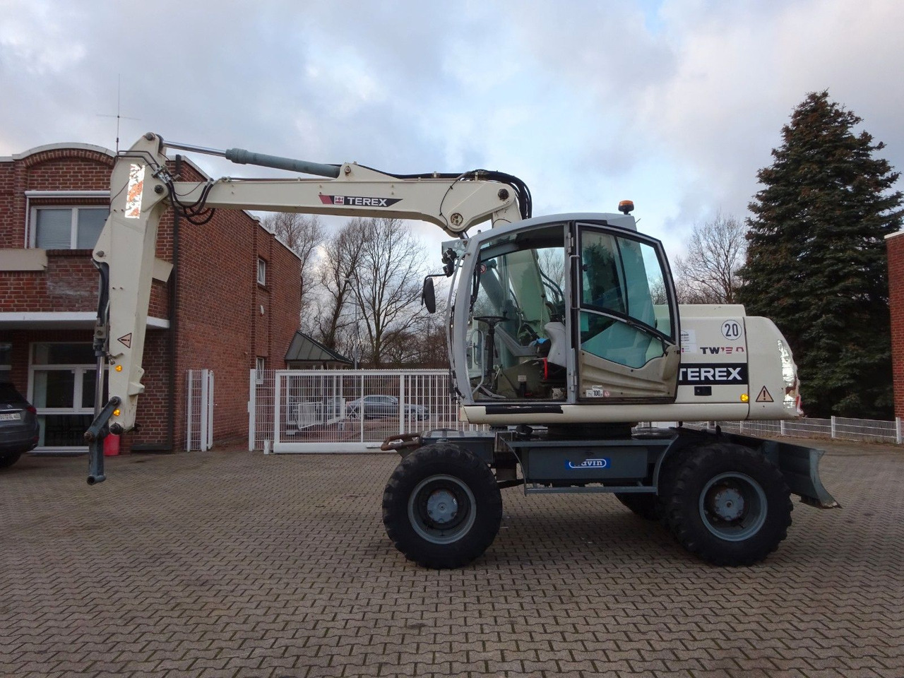 Terex ATLAS TW130 Terex ATLAS TW130 - Bager na kolesih: slika 1 Terex ATLAS TW130 Terex ATLAS TW130 - Bager na kolesih: slika 1
