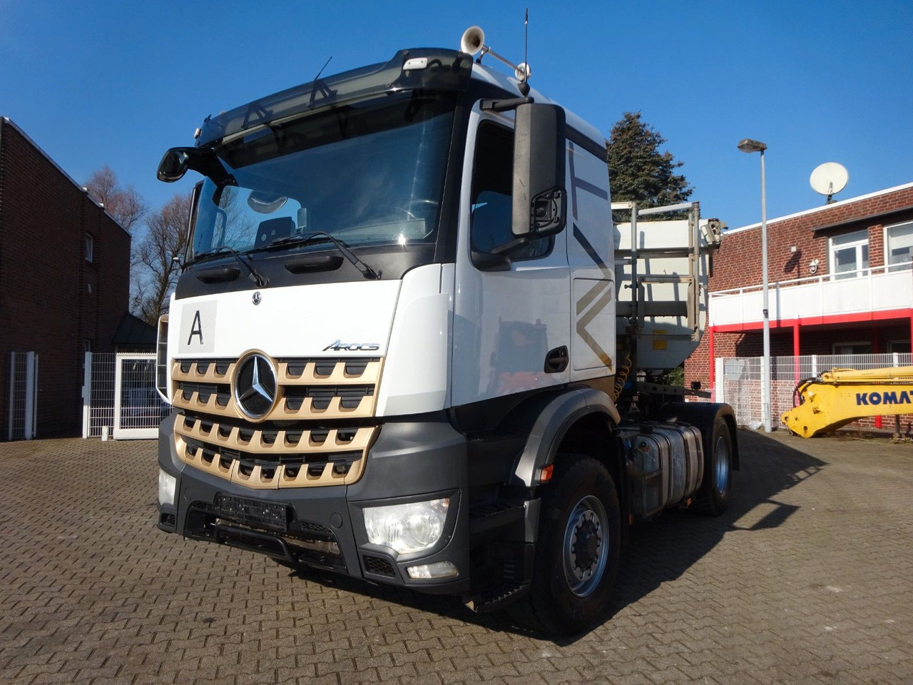 Mercedes-Benz 1851 Arocs SZM 4x2-4 HAD + Hydr. Kipperpumpe Mercedes-Benz 1851 Arocs SZM 4x4 HAD + Hydr. Kipperpumpe - Vlačilec: slika 3 Mercedes-Benz 1851 Arocs SZM 4x2-4 HAD + Hydr. Kipperpumpe Mercedes-Benz 1851 Arocs SZM 4x4 HAD + Hydr. Kipperpumpe - Vlačilec: slika 3