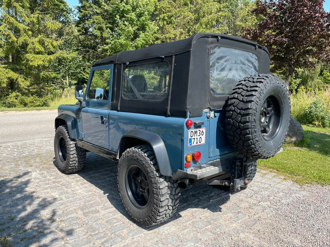 Land Rover LR Defender 90 Soft Top V8 Automatic 60000 brutt Land Rover LR Defender 90 SoftTop V8 Automatic - Poltovornjak: slika 3 Land Rover LR Defender 90 Soft Top V8 Automatic 60000 brutt Land Rover LR Defender 90 SoftTop V8 Automatic - Poltovornjak: slika 3