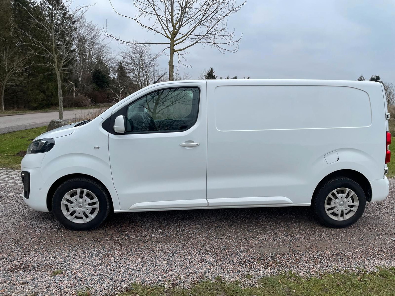 Opel Vivaro Kasten Edition M L2 2.0 Opel Vivaro 2.0 CDTI Edition M L2 *9400€ netto - Mali kombi: slika 3 Opel Vivaro Kasten Edition M L2 2.0 Opel Vivaro 2.0 CDTI Edition M L2 *9400€ netto - Mali kombi: slika 3