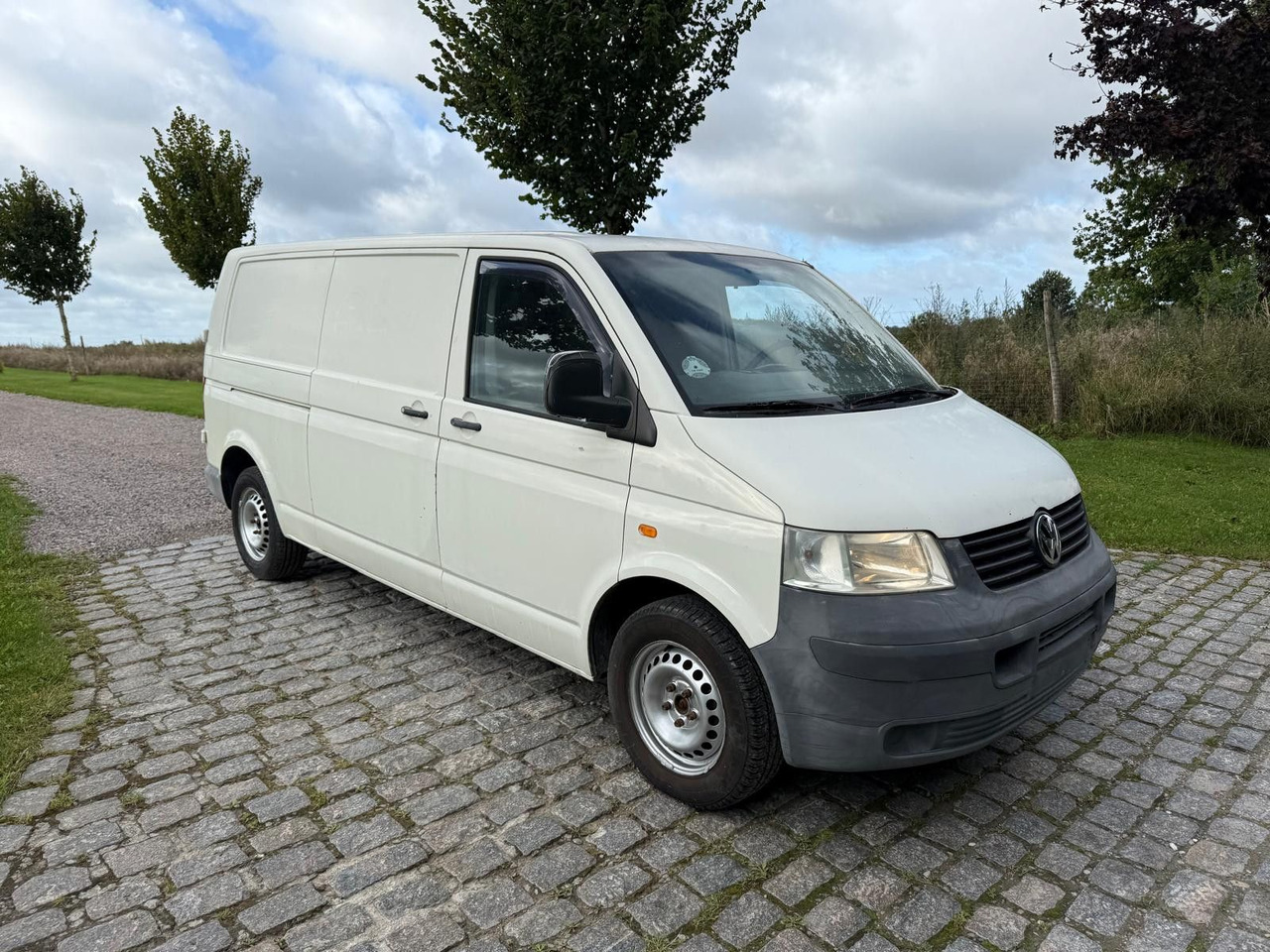 Volkswagen T5 Transporter 2.5 TDI Kasten lang *2500 € - Mali kombi: slika 1 Volkswagen T5 Transporter 2.5 TDI Kasten lang *2500 € - Mali kombi: slika 1