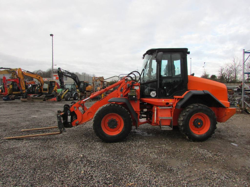 Kolesni nakladalec JCB 411 T4 Radlader 39.500 EUR: slika 1