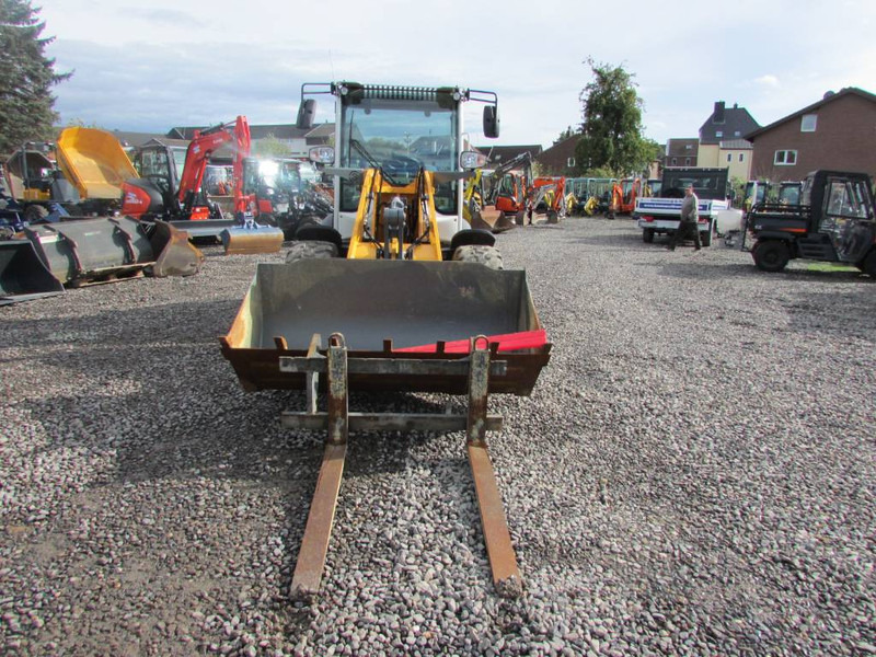 Liebherr L 506 Compact Radlader 46.500 EUR netto L506C - Kolesni nakladalec: slika 5 Liebherr L 506 Compact Radlader 46.500 EUR netto L506C - Kolesni nakladalec: slika 5