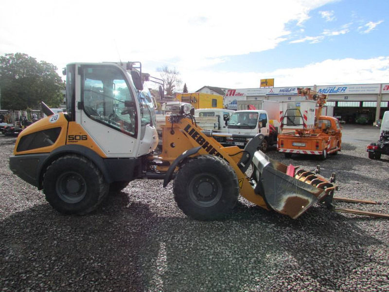 Liebherr L 506 Compact Radlader 46.500 EUR netto L506C - Kolesni nakladalec: slika 1 Liebherr L 506 Compact Radlader 46.500 EUR netto L506C - Kolesni nakladalec: slika 1