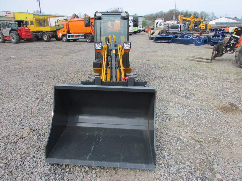 Schäffer 2428 SLT Schmalspur Radlader 32.500 - Kompaktni nakladalnik na gosenicah: slika 3 Schäffer 2428 SLT Schmalspur Radlader 32.500 - Kompaktni nakladalnik na gosenicah: slika 3