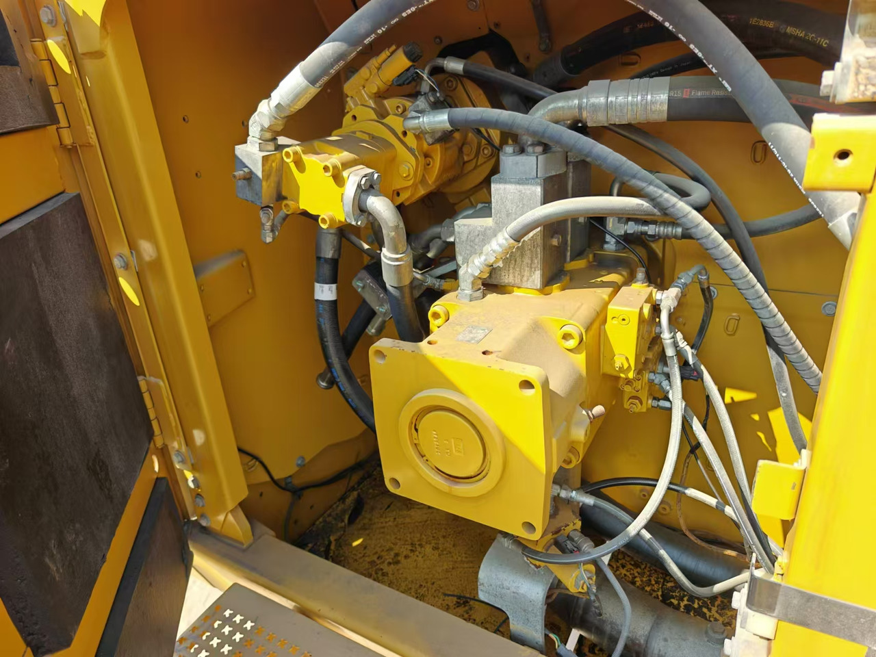 CATERPILLAR 374DL - Bager goseničar: slika 4 CATERPILLAR 374DL - Bager goseničar: slika 4