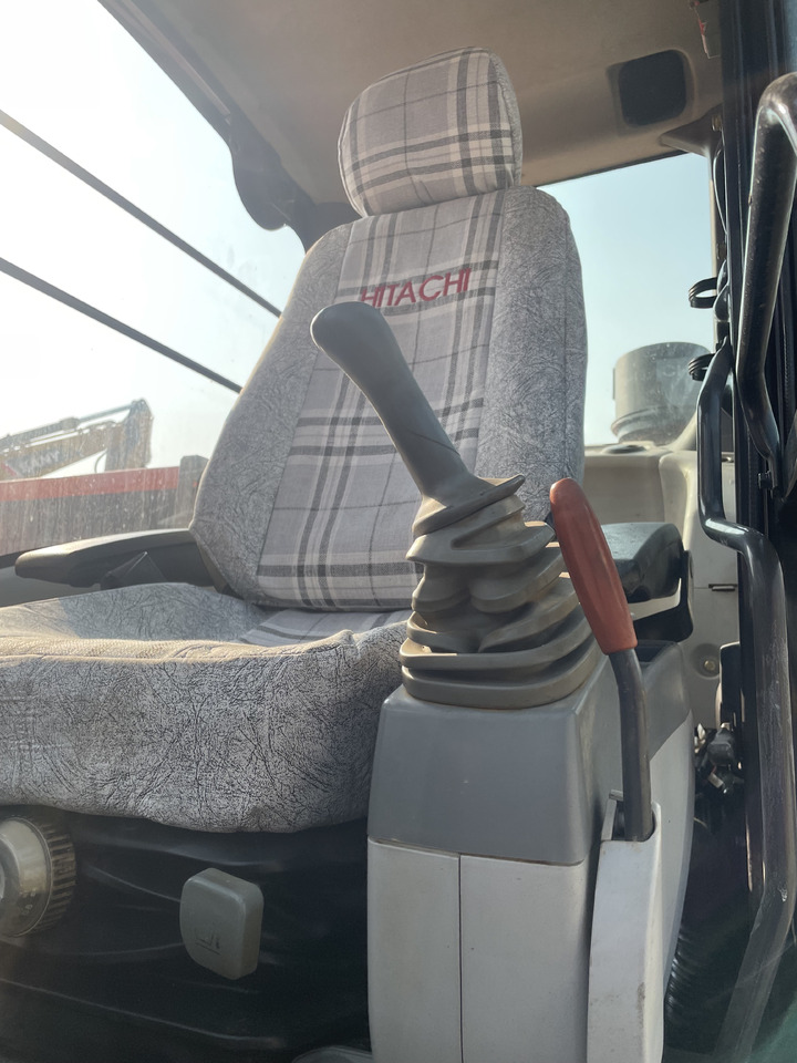 HITACHI ZX130 - Bager goseničar: slika 3 HITACHI ZX130 - Bager goseničar: slika 3