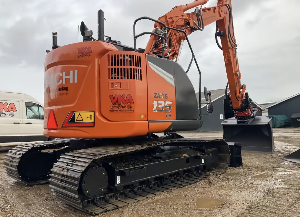 HITACHI ZX135 - Bager goseničar: slika 1 HITACHI ZX135 - Bager goseničar: slika 1