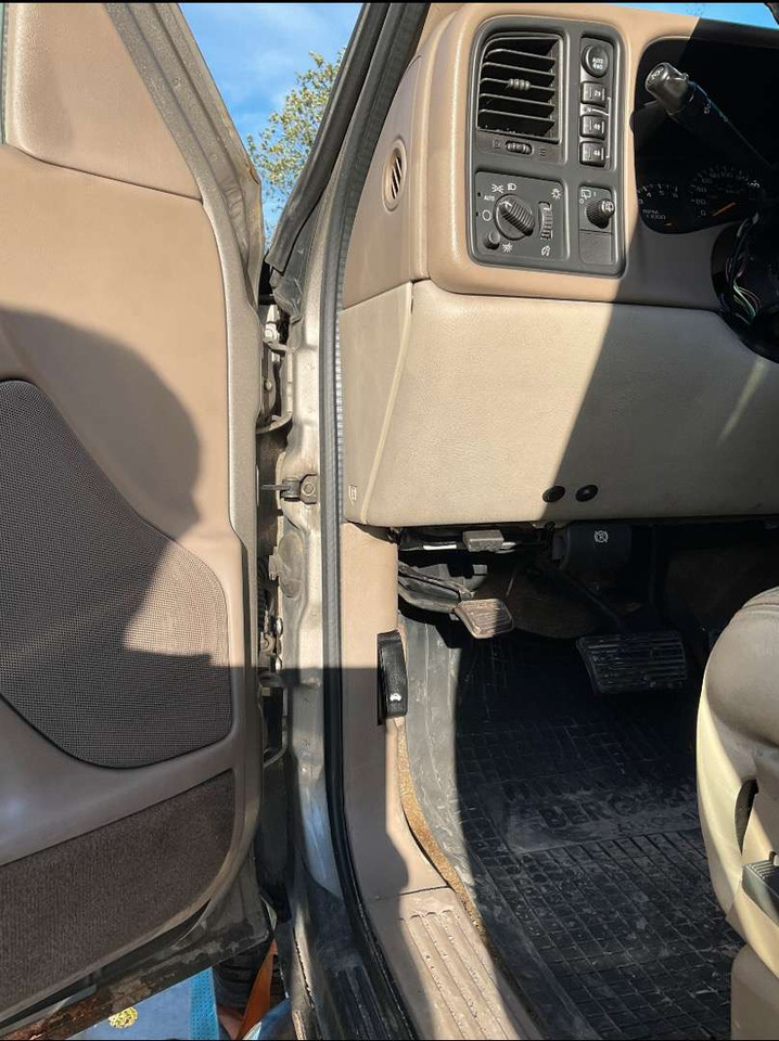 SUV 2003 Chevrolet Tahoe: slika 17