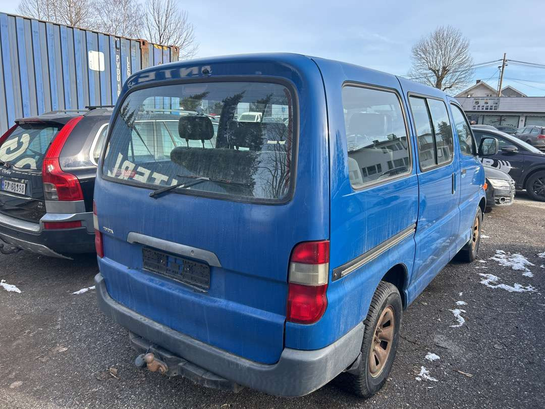 2003 Toyota HIACE 4WD 9 seter EU-godkjent - Avtomobil: slika 3 2003 Toyota HIACE 4WD 9 seter EU-godkjent - Avtomobil: slika 3