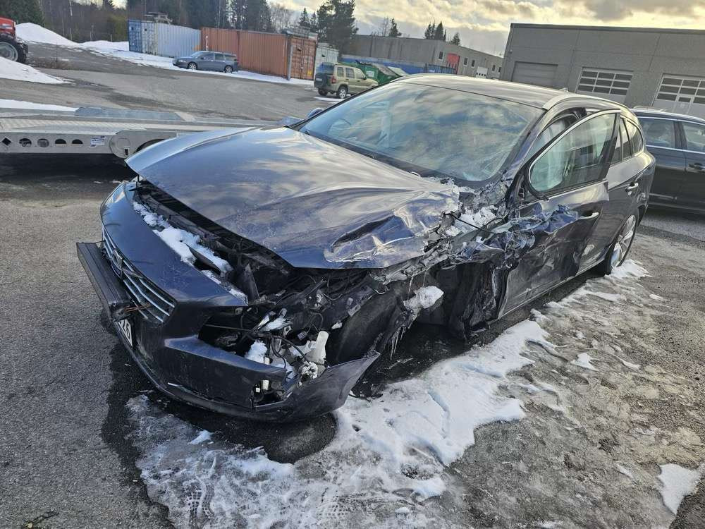2013 Volvo V60 (rep.-objekt) - Avtomobil: slika 1 2013 Volvo V60 (rep.-objekt) - Avtomobil: slika 1