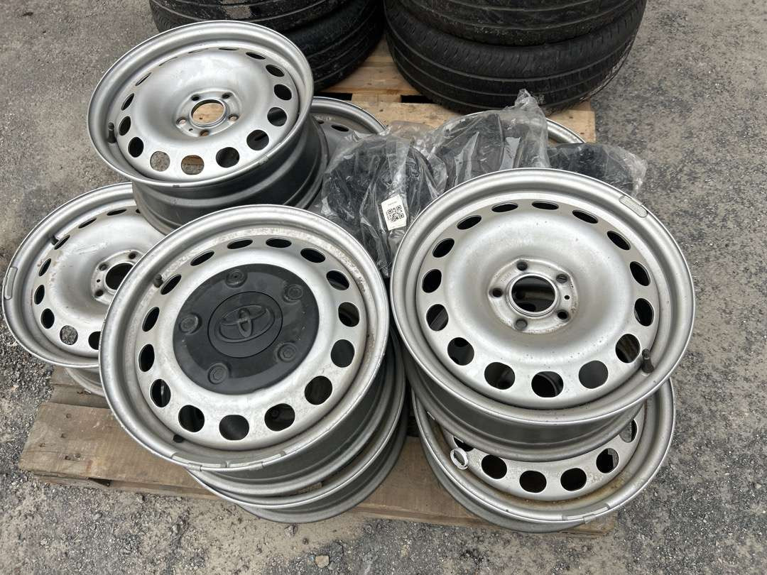8 stk felger til Toyota 7Jx16H2 - Orodje/ Oprema: slika 1 8 stk felger til Toyota 7Jx16H2 - Orodje/ Oprema: slika 1