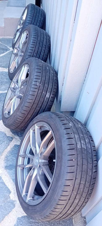 Dekk vredestein med felg 225/45 - R17 - Orodje/ Oprema: slika 3 Dekk vredestein med felg 225/45 - R17 - Orodje/ Oprema: slika 3