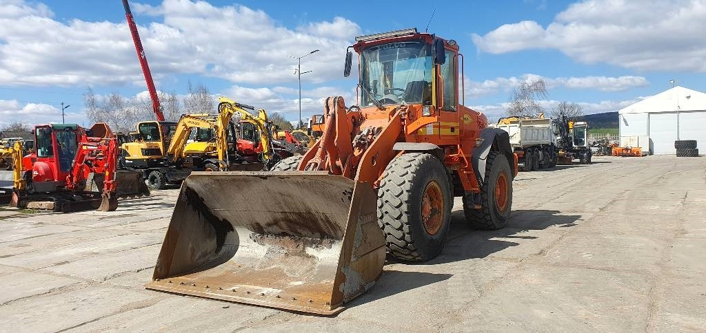 Volvo L 90 E - Kolesni nakladalec: slika 1 Volvo L 90 E - Kolesni nakladalec: slika 1