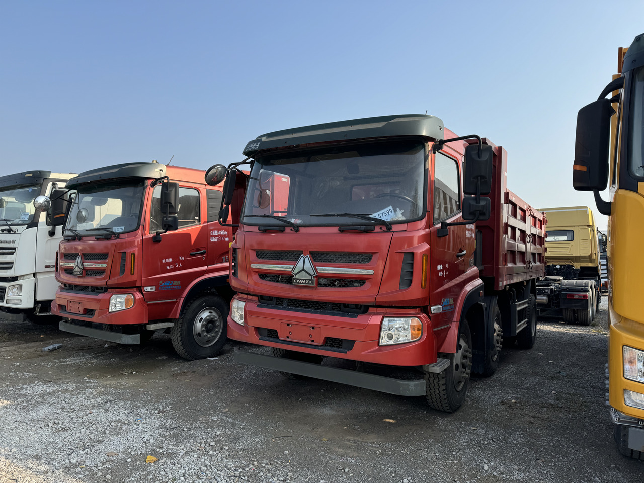 SINOTRUCK HOWO - Tovornjak prekucnik: slika 3 SINOTRUCK HOWO - Tovornjak prekucnik: slika 3