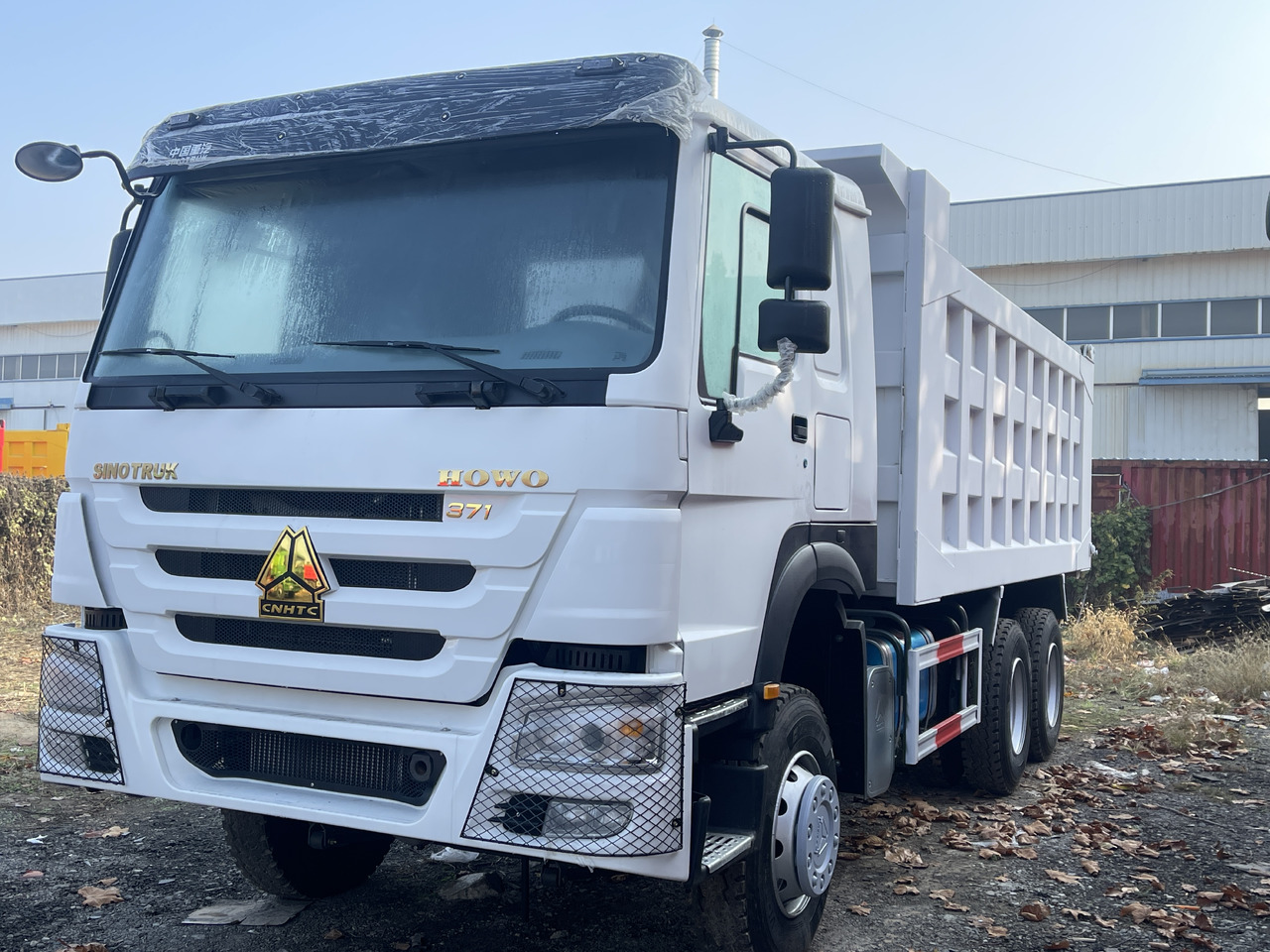 SINOTRUCK HOWO - Tovornjak prekucnik: slika 2 SINOTRUCK HOWO - Tovornjak prekucnik: slika 2