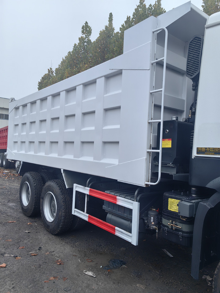 SINOTRUCK HOWO - Tovornjak prekucnik: slika 3 SINOTRUCK HOWO - Tovornjak prekucnik: slika 3