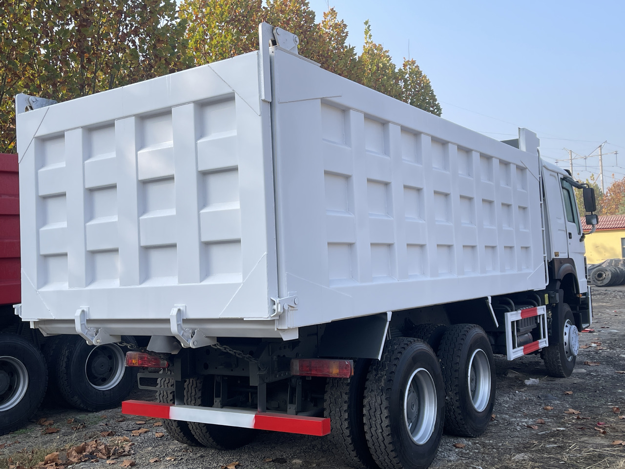 SINOTRUCK HOWO - Tovornjak prekucnik: slika 4 SINOTRUCK HOWO - Tovornjak prekucnik: slika 4