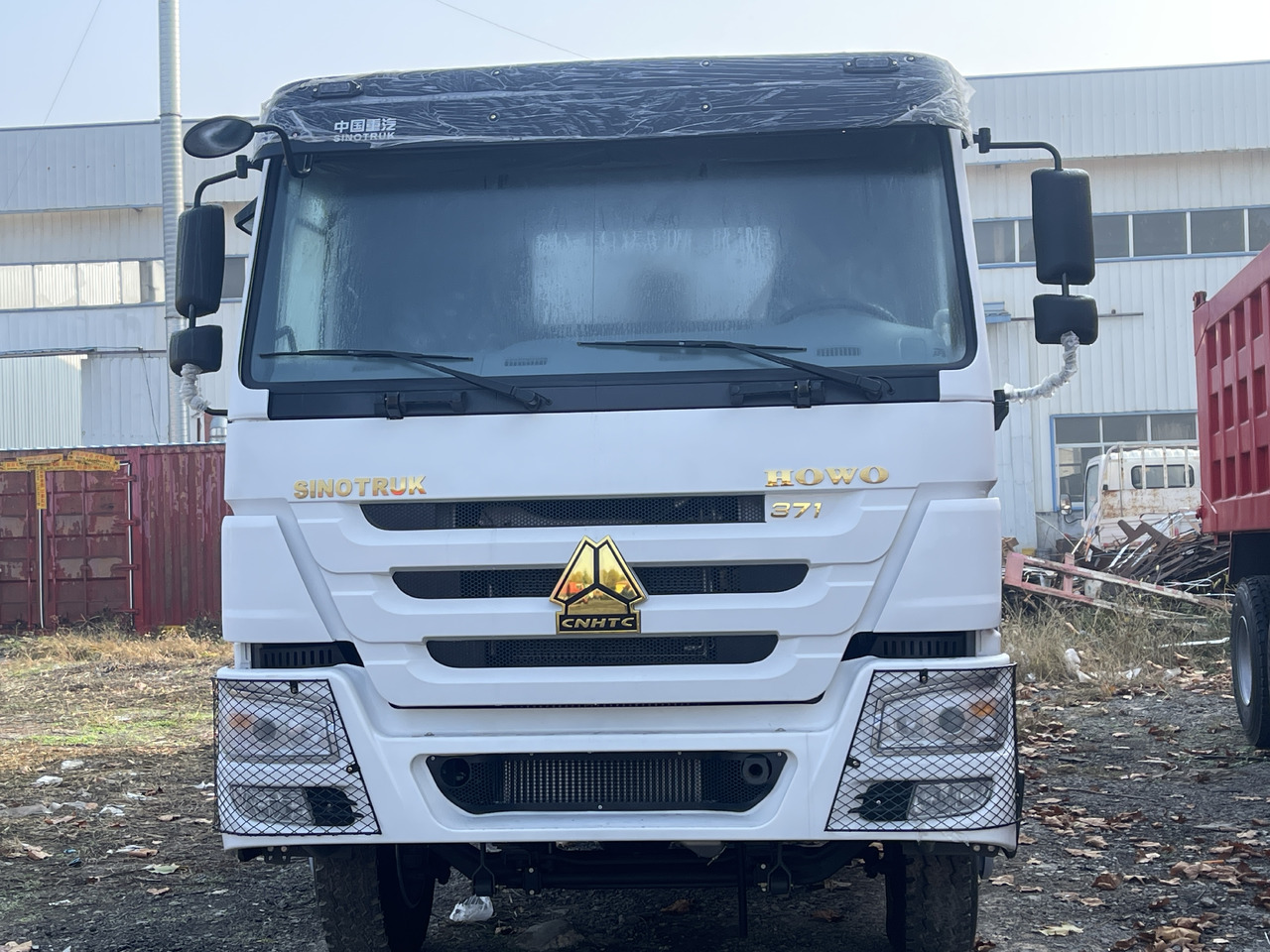 SINOTRUCK HOWO - Tovornjak prekucnik: slika 3 SINOTRUCK HOWO - Tovornjak prekucnik: slika 3