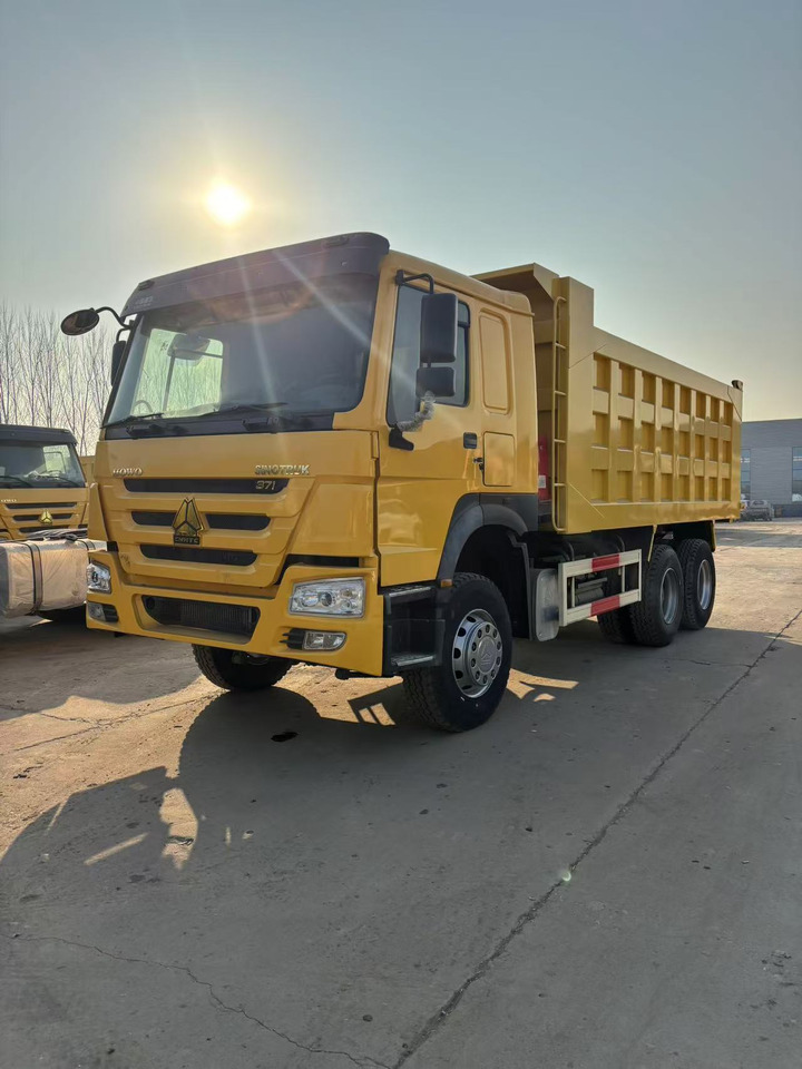 SINOTRUCK HOWO - Tovornjak prekucnik: slika 2 SINOTRUCK HOWO - Tovornjak prekucnik: slika 2