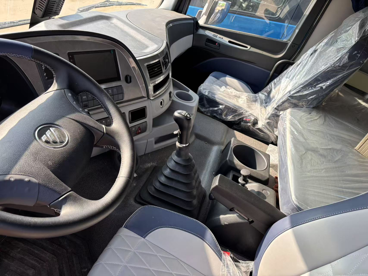 AUMAN - Vlačilec: slika 3 AUMAN - Vlačilec: slika 3