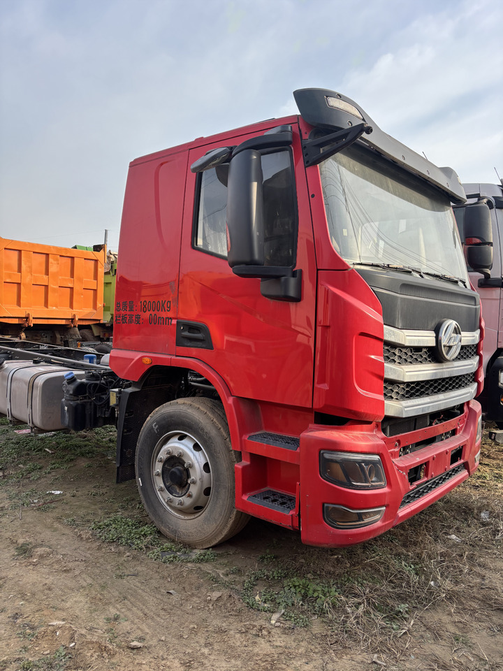 HONGYEN - Vlačilec: slika 1 HONGYEN - Vlačilec: slika 1