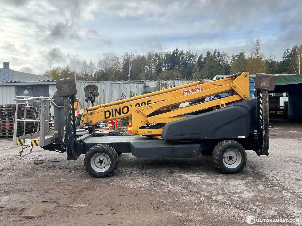Dino 205RXT, Kuukulkija henkilönostin, Kymppi voimassa vuoteen 2029, Korjattavaksi, 2005, Vantaa - Dvižna košara na prikolici: slika 1 Dino 205RXT, Kuukulkija henkilönostin, Kymppi voimassa vuoteen 2029, Korjattavaksi, 2005, Vantaa - Dvižna košara na prikolici: slika 1