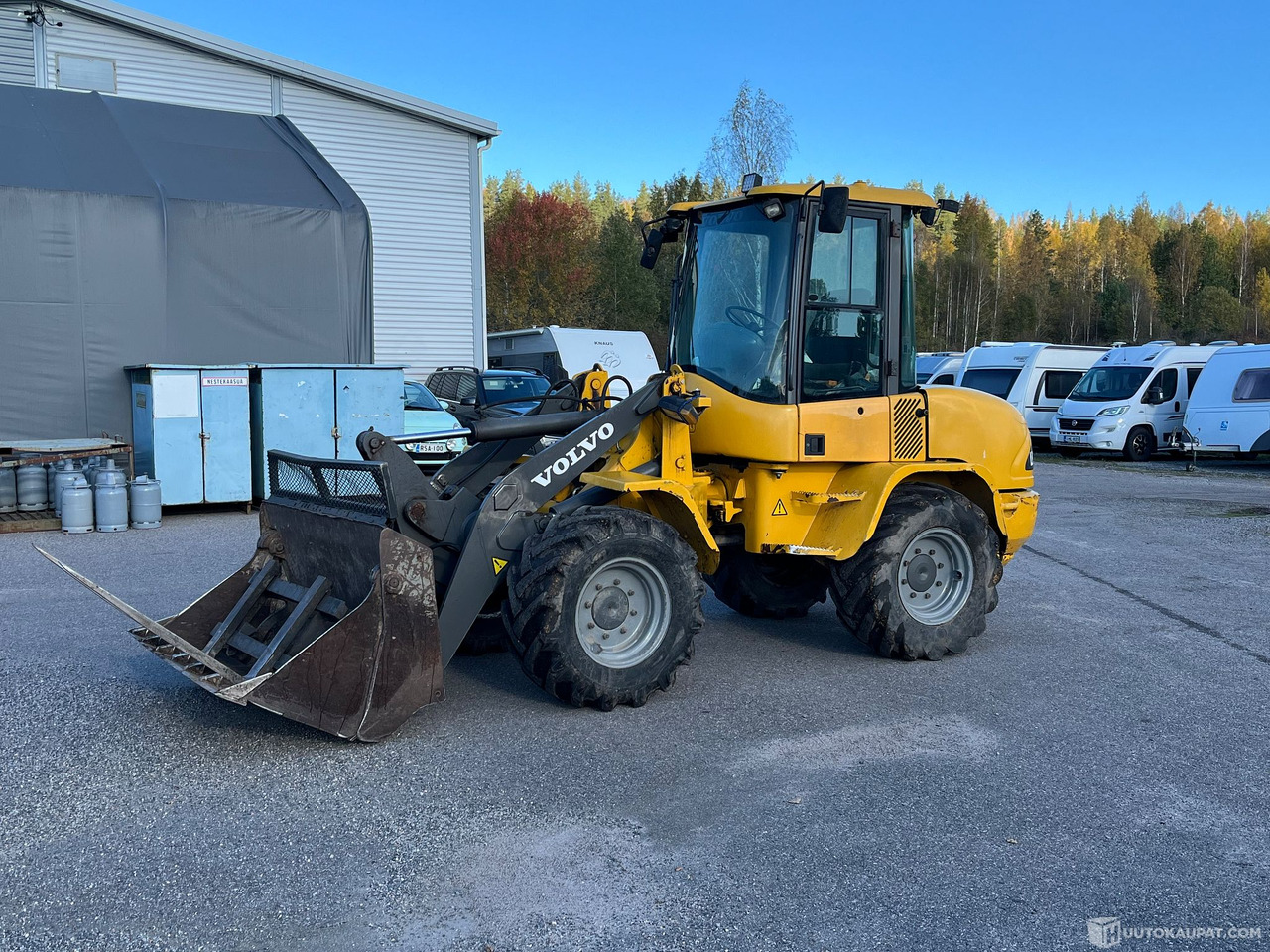 Volvo L35B Pro, pyöräkuormaaja avattavalla kauhalla ja piikeillä, 2005, Vihti - Gradbeni stroj: slika 1 Volvo L35B Pro, pyöräkuormaaja avattavalla kauhalla ja piikeillä, 2005, Vihti - Gradbeni stroj: slika 1