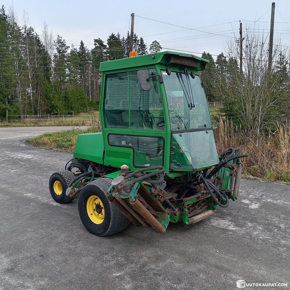 John Deere 3235 kelaleikkuri, 4 WD ja hytti, Hollola - Vrtna kosilnica: slika 1 John Deere 3235 kelaleikkuri, 4 WD ja hytti, Hollola - Vrtna kosilnica: slika 1