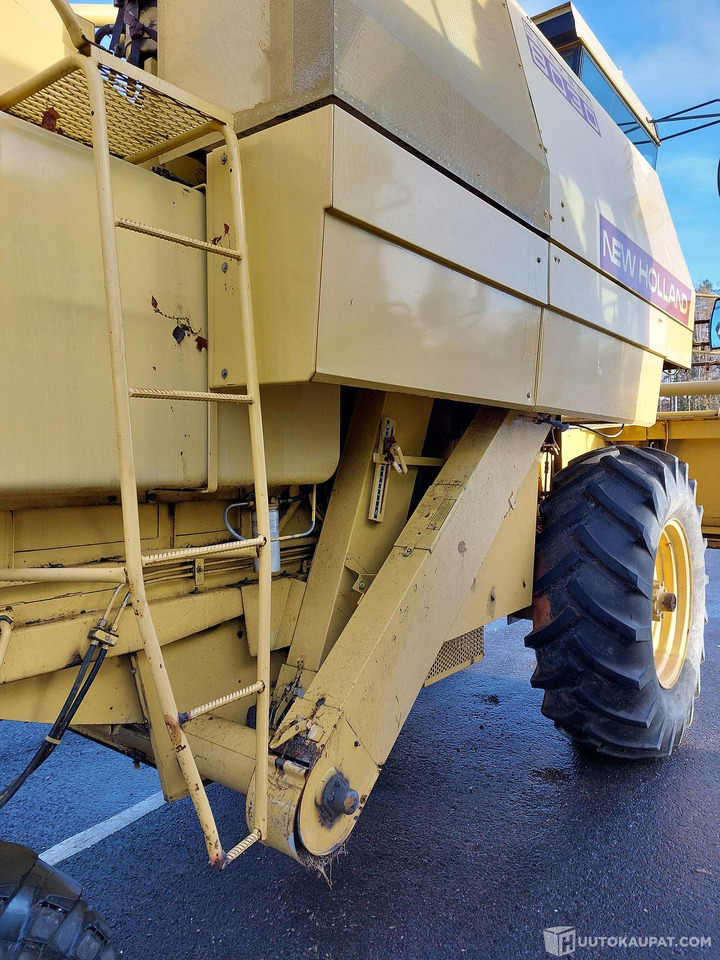 New Holland 8030, 1981 1910h, MTK25, Porvoo - Kombajn harvester: slika 5 New Holland 8030, 1981 1910h, MTK25, Porvoo - Kombajn harvester: slika 5