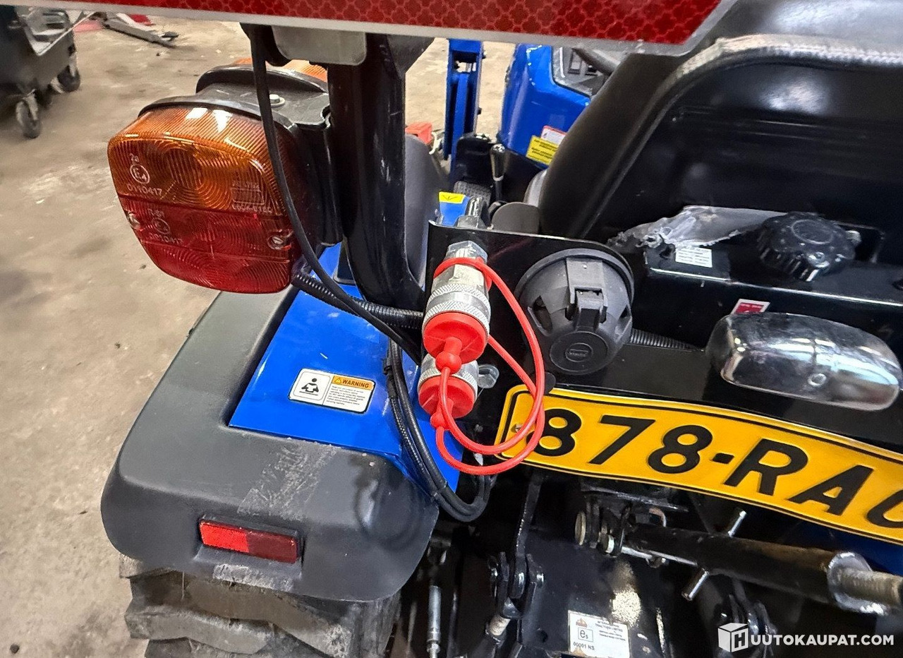 Solis 26 4WD 6+2 with front loader, 2023, 1.3 L, Diesel, 241 h, Helsinki - Mini traktor: slika 5 Solis 26 4WD 6+2 with front loader, 2023, 1.3 L, Diesel, 241 h, Helsinki - Mini traktor: slika 5