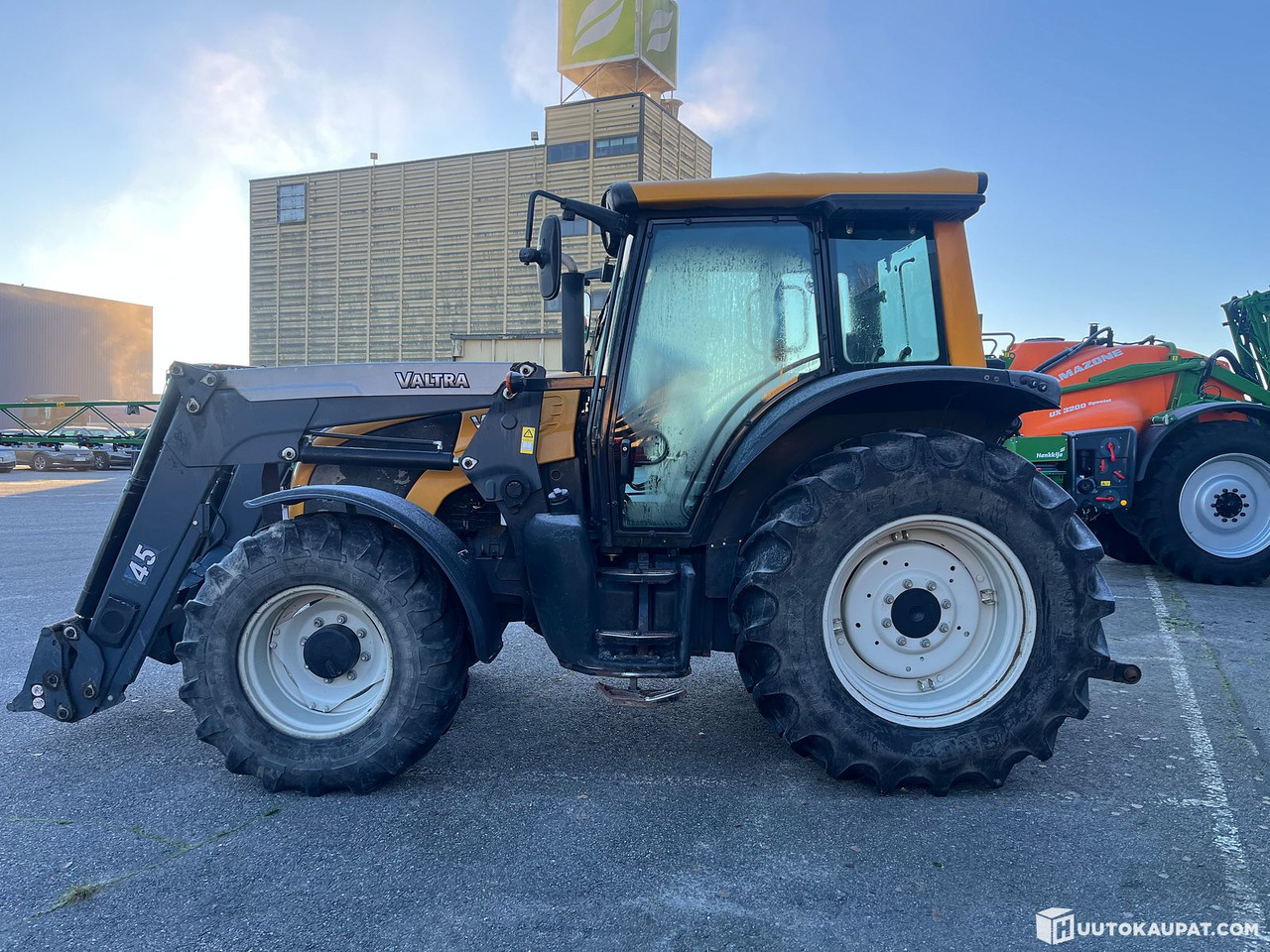 Valtra N92, tractor with loader, 5,120 h, 2010, Salo - Traktor: slika 2 Valtra N92, tractor with loader, 5,120 h, 2010, Salo - Traktor: slika 2
