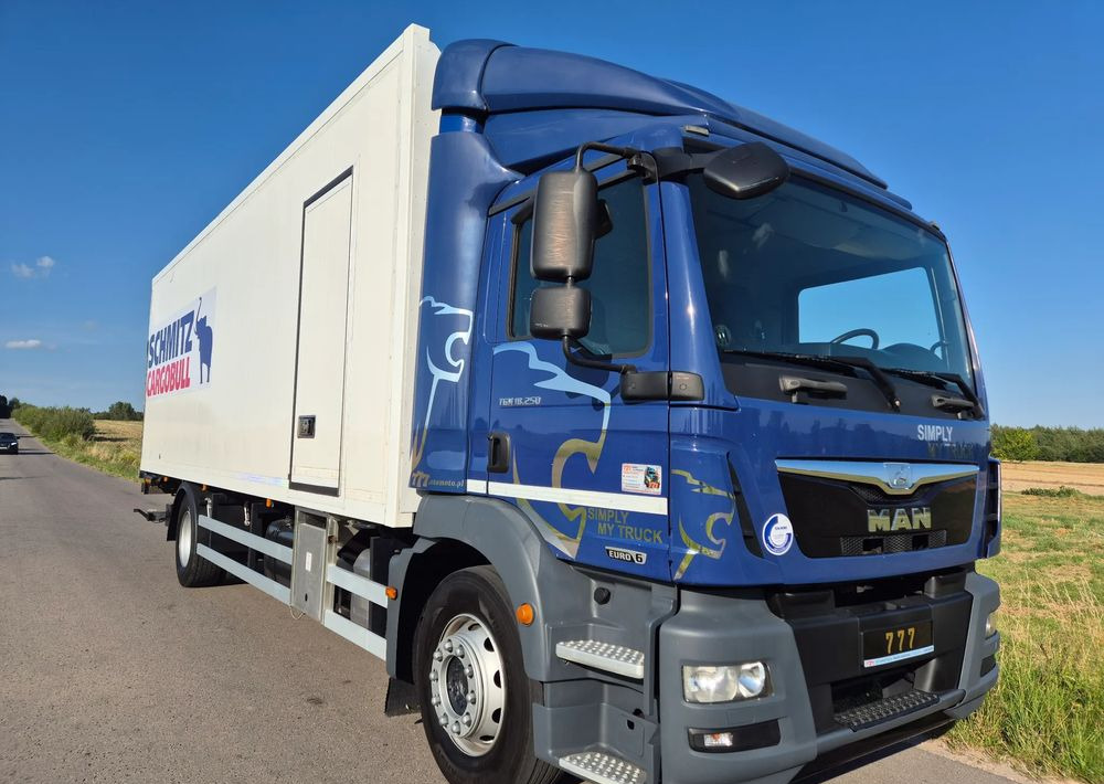 MAN TGM 18.250 Carrier 1950 D/E z Holandii / TOP STAN / 7.5m / 18 palet / winda + drzwi boczne / OKAZJA - Tovornjak hladilnik: slika 4 MAN TGM 18.250 Carrier 1950 D/E z Holandii / TOP STAN / 7.5m / 18 palet / winda + drzwi boczne / OKAZJA - Tovornjak hladilnik: slika 4