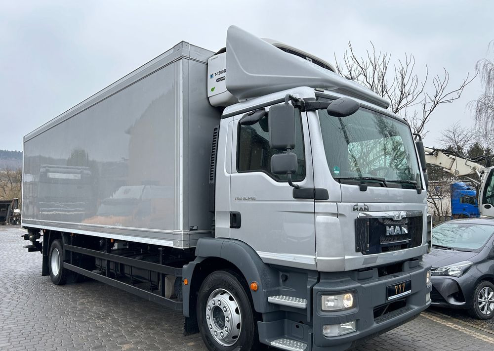 MAN TGM 18.290 TK 1200 R Spectrum THERMO King z Niemiec 8m / 20 palet / winda Klima / OKAZJA - Tovornjak hladilnik: slika 2 MAN TGM 18.290 TK 1200 R Spectrum THERMO King z Niemiec 8m / 20 palet / winda Klima / OKAZJA - Tovornjak hladilnik: slika 2