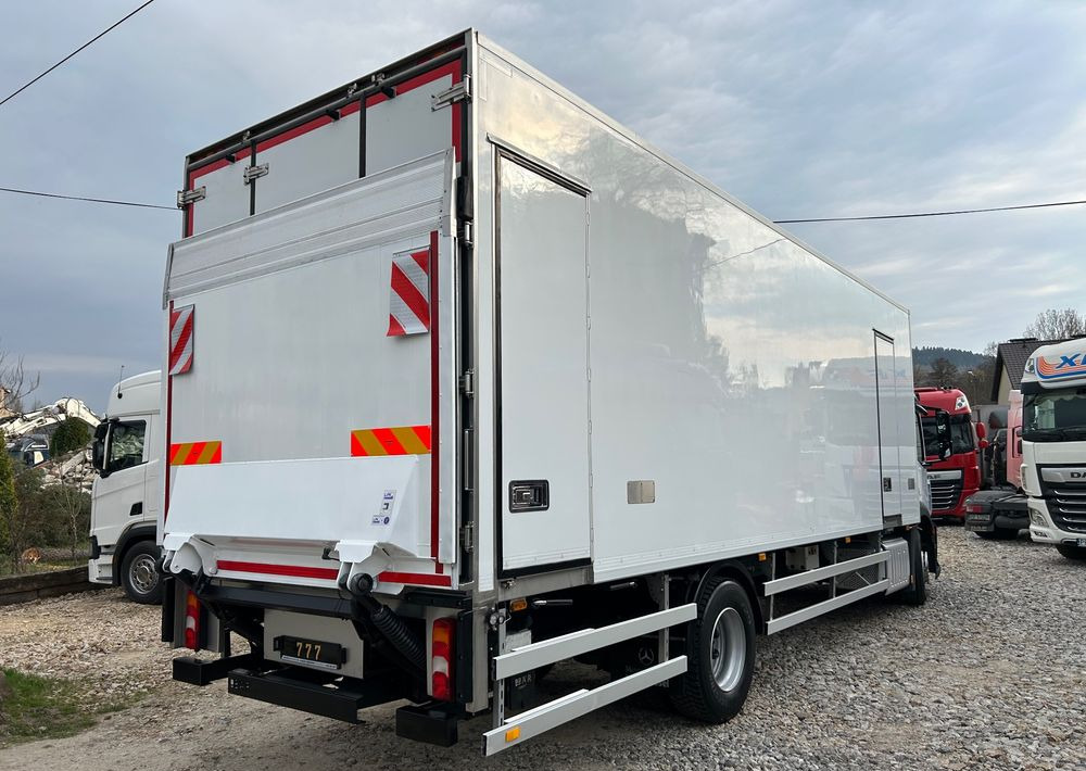 Mercedes-Benz Antos 1824 THERMO King DRZWI + winda + 2x drzwi boczne / 8.3m / z Holandii / KLIMA LEKKI / Axor man Tgm T1000-R - Tovornjak hladilnik: slika 5 Mercedes-Benz Antos 1824 THERMO King DRZWI + winda + 2x drzwi boczne / 8.3m / z Holandii / KLIMA LEKKI / Axor man Tgm T1000-R - Tovornjak hladilnik: slika 5