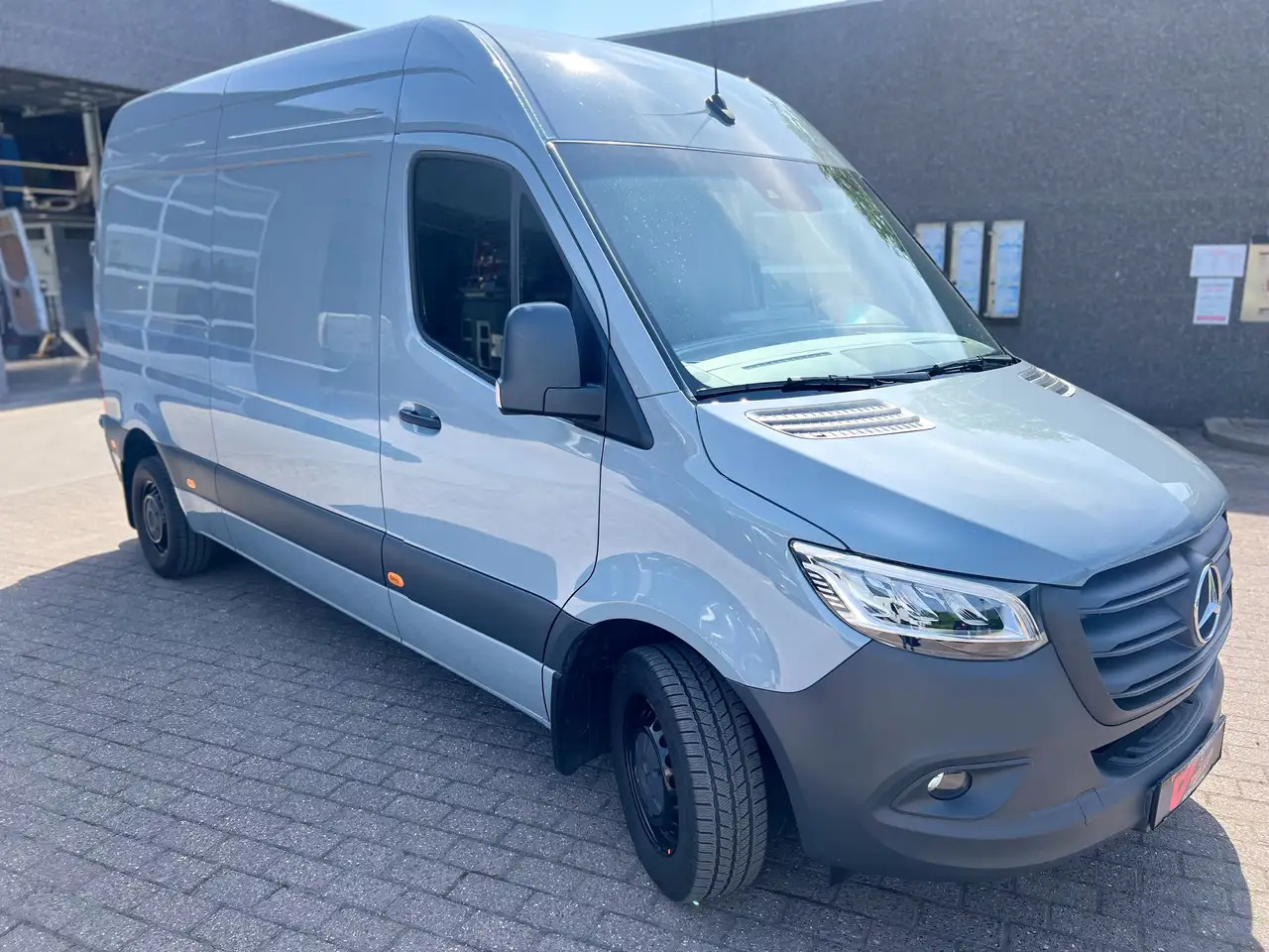 Mercedes-Benz Sprinter 315 L2H2 FWD (32.500€ex) MBUX|CARPLAY|LED - Furgon, Dostavno vozilo z dvojno kabino: slika 2 Mercedes-Benz Sprinter 315 L2H2 FWD (32.500€ex) MBUX|CARPLAY|LED - Furgon, Dostavno vozilo z dvojno kabino: slika 2