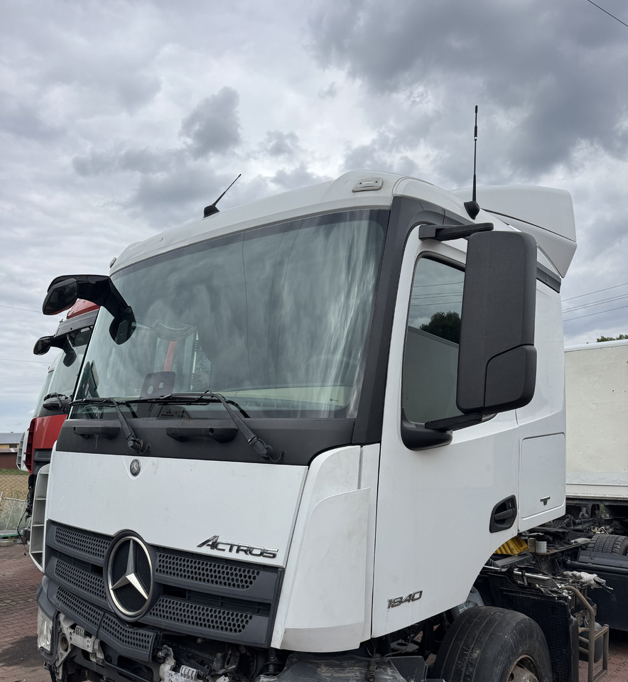 Mercedes Actros MP 4 Antos - Kabina: slika 3 Mercedes Actros MP 4 Antos - Kabina: slika 3