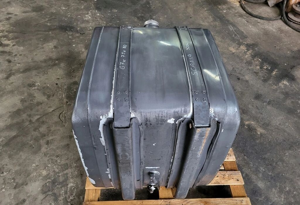 Scania 320L 1888934 Scania 320L 1888934 truck - Rezervoar za gorivo za Tovornjak: slika 1 Scania 320L 1888934 Scania 320L 1888934 truck - Rezervoar za gorivo za Tovornjak: slika 1