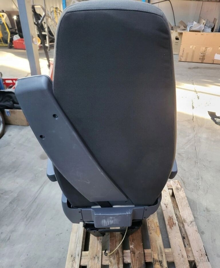 Scania R Euro 6 2189660 Scania R Euro 6 2189660 truck - Sedež za Tovornjak: slika 4 Scania R Euro 6 2189660 Scania R Euro 6 2189660 truck - Sedež za Tovornjak: slika 4