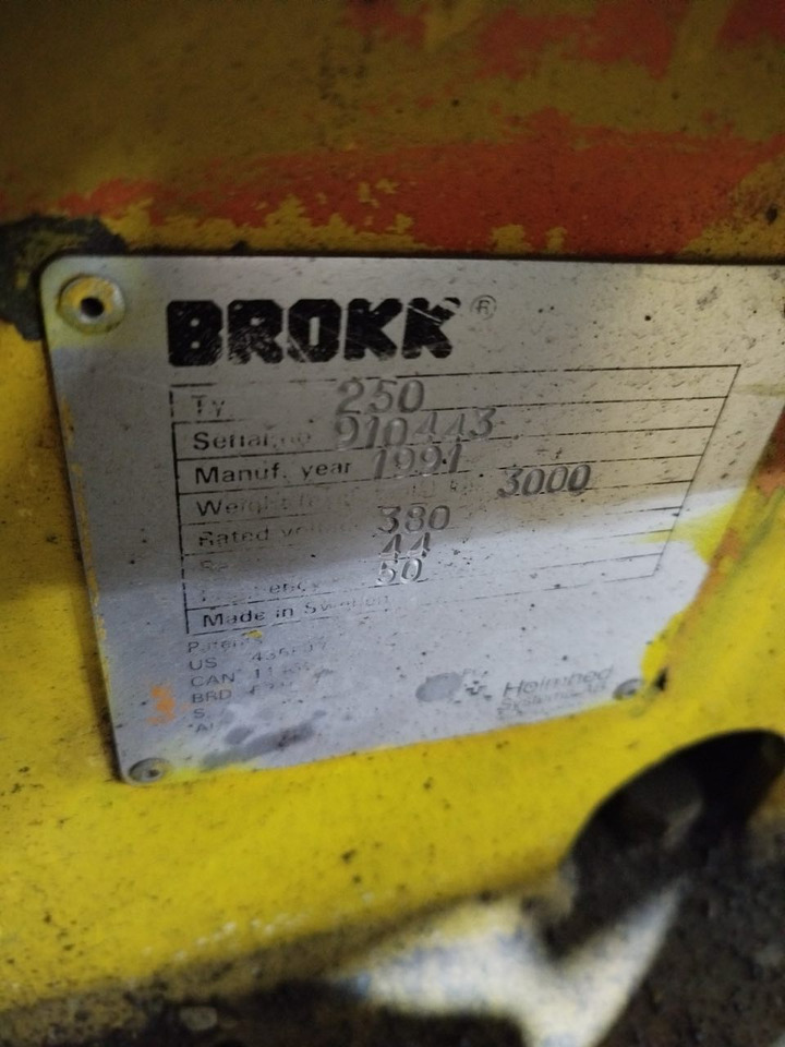 Brokk 250 - Mini bager: slika 1 Brokk 250 - Mini bager: slika 1