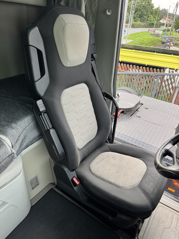 Ford F-Max 500 - Kabina in notranjost: slika 1 Ford F-Max 500 - Kabina in notranjost: slika 1