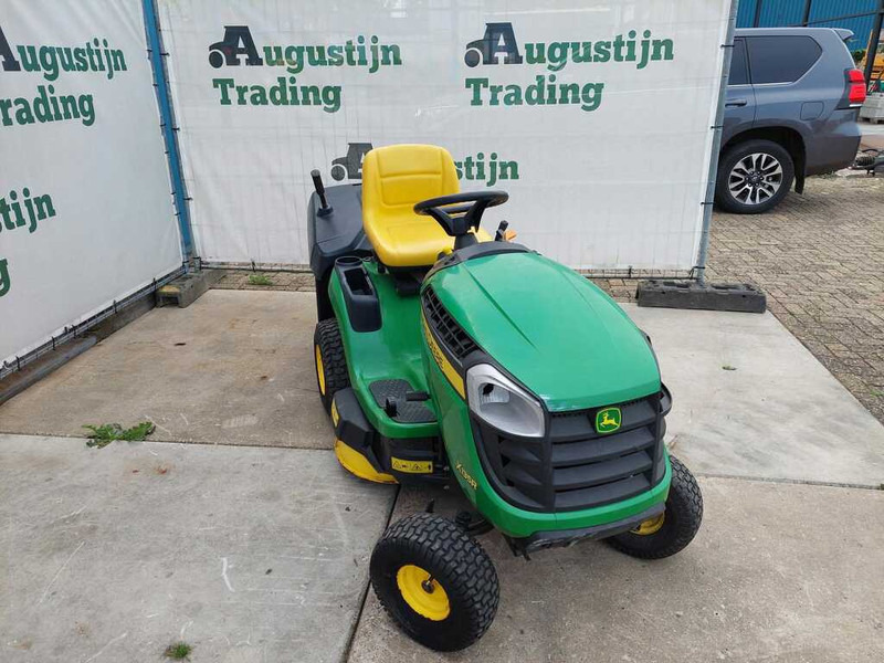 John Deere X 135R - Vrtna kosilnica: slika 1 John Deere X 135R - Vrtna kosilnica: slika 1