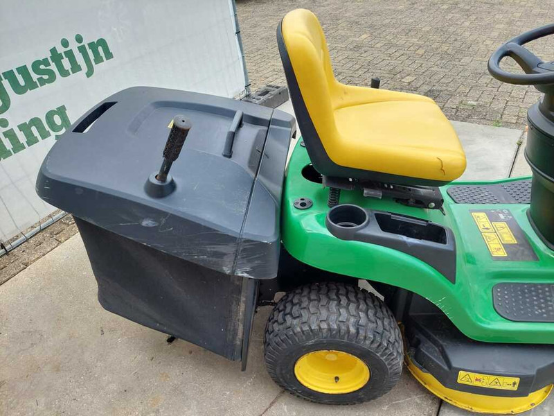 John Deere X 135R - Vrtna kosilnica: slika 4 John Deere X 135R - Vrtna kosilnica: slika 4