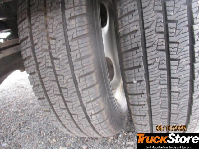 FUSO Canter 3C15 - Dostavno vozilo z zabojnikom: slika 2 FUSO Canter 3C15 - Dostavno vozilo z zabojnikom: slika 2