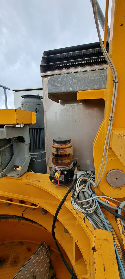 Liebherr 250EC-B12 Litronic - Stolpni žerjav: slika 1 Liebherr 250EC-B12 Litronic - Stolpni žerjav: slika 1